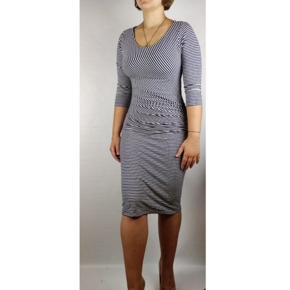 Maternity dress from Isabella Oliver Pea in a pod - Picture 2 of 16